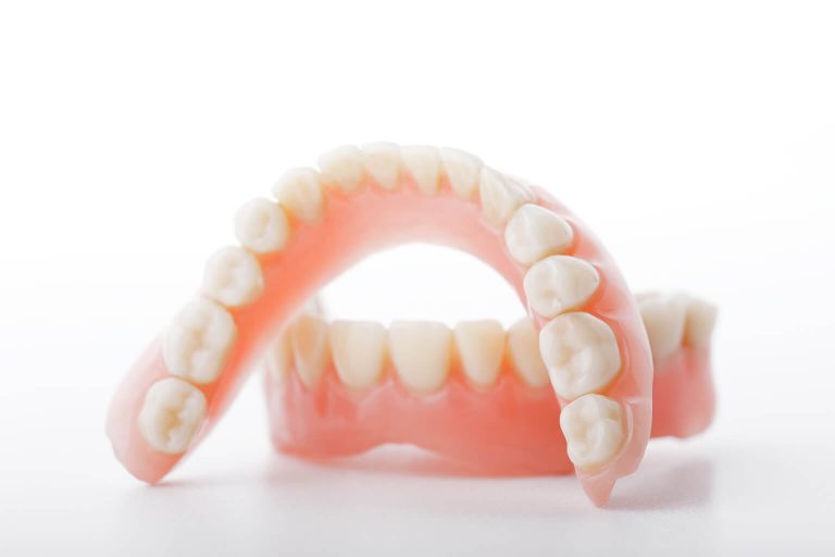 Image of a pair of dentures.
